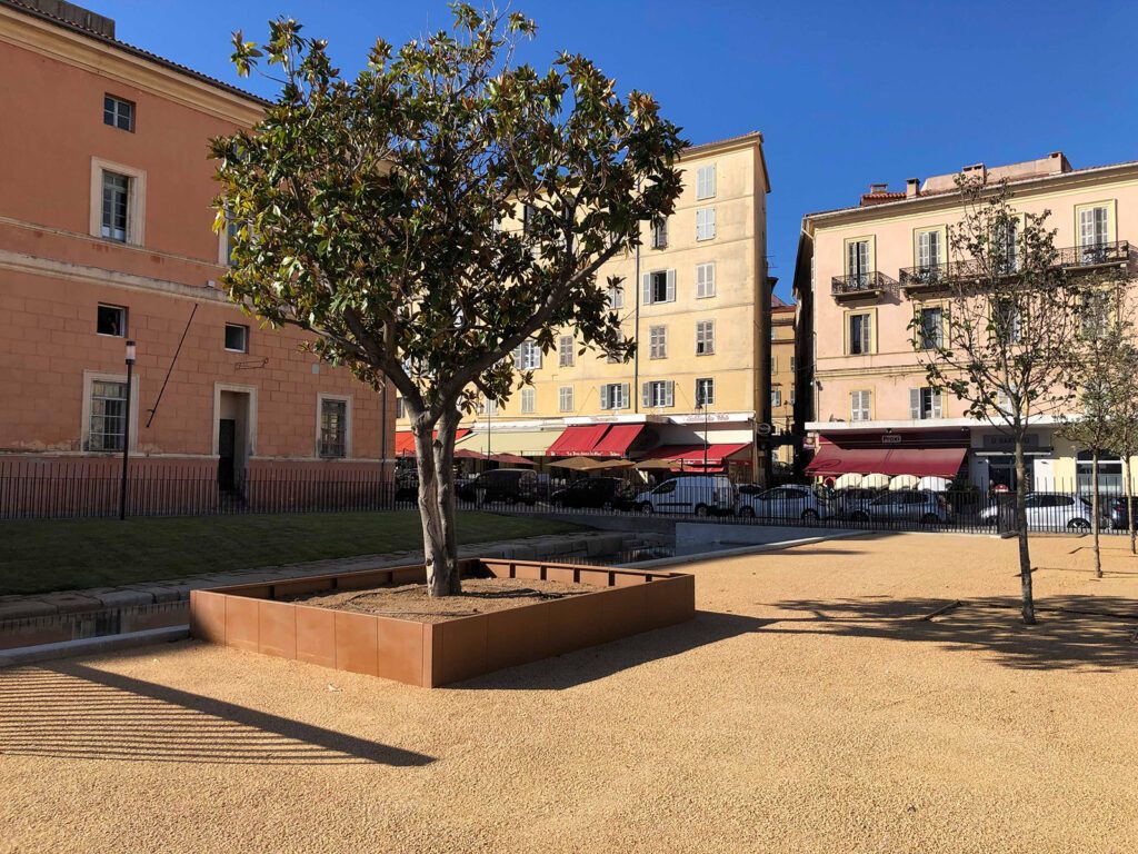 Place Campinchi à Ajaccio